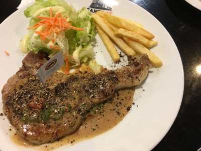 คุโรบุตะพอร์คช้อปซอสพริกไทยดำ