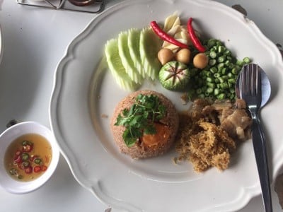 ข้าวผัดน้ำพริกลงเรือ