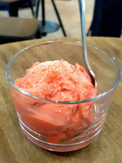 ไอศครีมสตรอเบอรี่ซอร์เบท