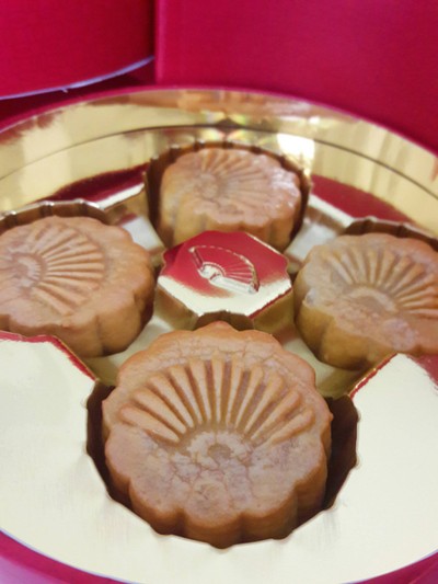 ขนมไหว้พระจันทร์ไส้ทุเรียนไข่แดง