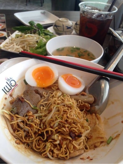 เฝอไข่เยิ้ม