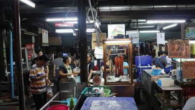 หน้าร้าน สุณีข้าวหมูแดง ตลาดพลู -