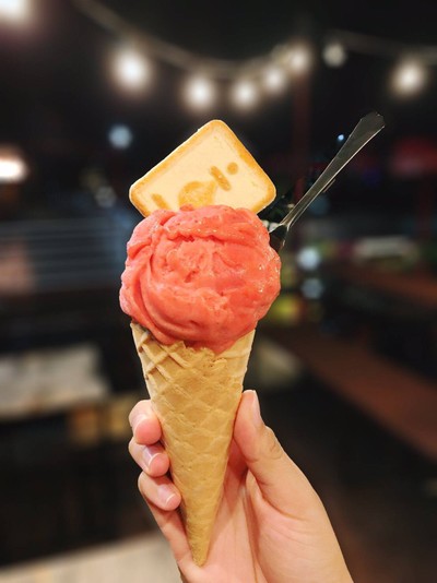 ไอศครีมสตรอเบอร์รี่ เพิ่มคุกกี้ ฟินมากๆ