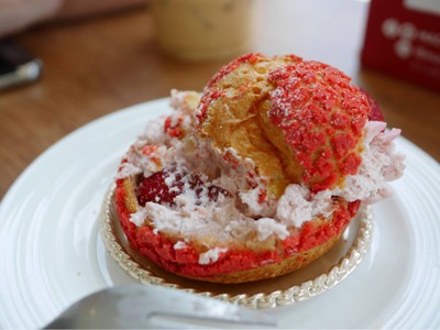 strawberry mini choux