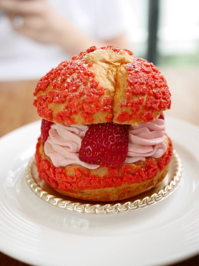 strawberry mini choux