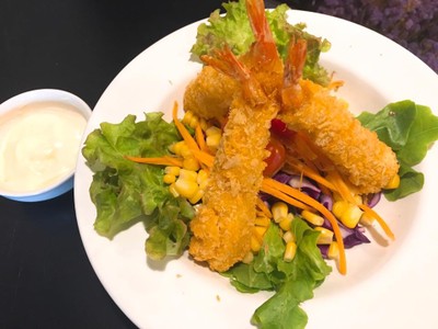 สลัดกุ้งทอด