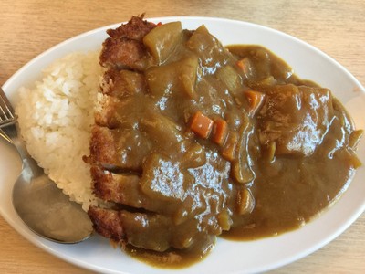 ข้าวหน้าแกงกะหรี่หมูทอด