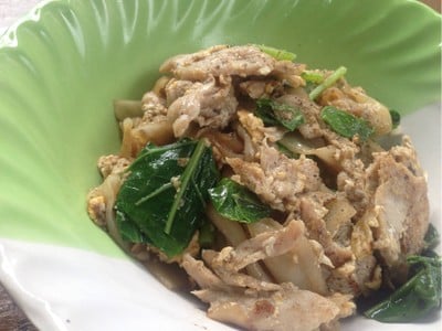 ผัดซีอิ๊วสันคอหมูหมัก