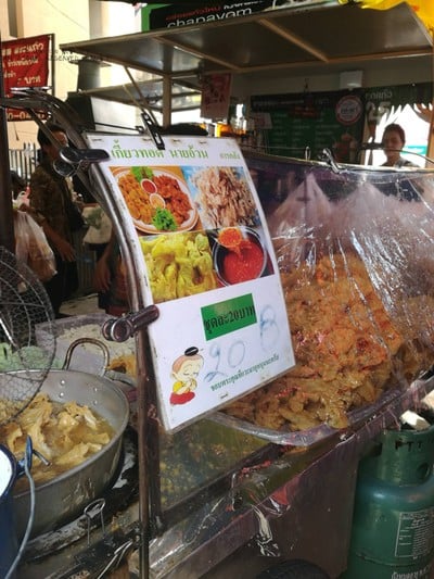 หน้าร้าน เกี๊ยวทอด นายอ้วน การคลัง
