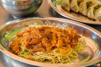 แม่จันทร์ หมี่เกี๊ยว