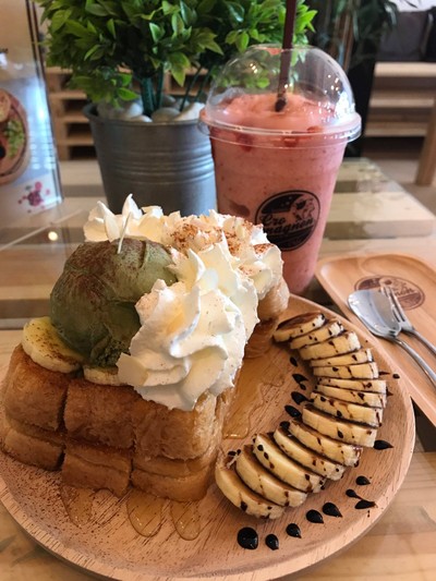 Cro-magnon Cafe' โครมันยอง (โครมันยอง) Cro-magnon Cafe' โครมันยอง (โครมันยอง)