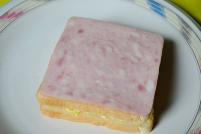 วิธีทำ แซนวิชแฮมไข่ วิธีทำ แซนวิชแฮมไข่