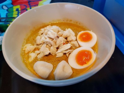 เมนูของร้าน ขนมจีนน้ำยาปู-ก๋วยเตี๊ยวแกง ซัลมา ฮาลาล