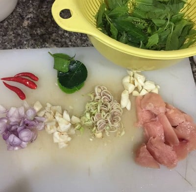 วิธีทำ แกงป่าไก่พริกสด วิธีทำ แกงป่าไก่พริกสด