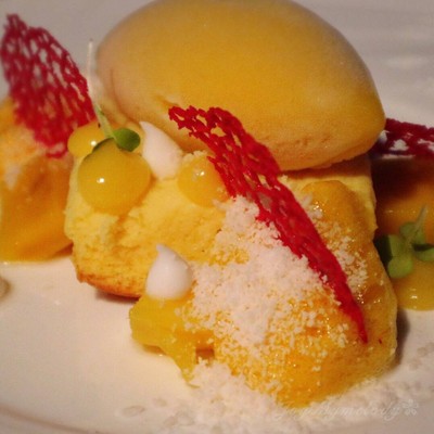 ชีสเค้กเสาวรส และไอศกรีมมะม่วง Mango & Passion fruit (Passion fruit cheese cake, Passion fruit foam, Mango ice cream)