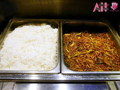 ข้าวและผัดหมี่ฮกเกี้ยน