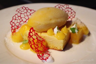 ชีสเค้กเสาวรส และไอศกรีมมะม่วง Mango & Passion fruit (Passion fruit cheese cake, Passion fruit foam, Mango ice cream)