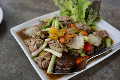 หมูผัดพริกไทยดำ