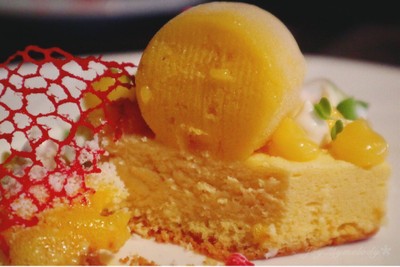 ชีสเค้กเสาวรส และไอศกรีมมะม่วง Mango & Passion fruit (Passion fruit cheese cake, Passion fruit foam, Mango ice cream)
