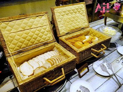 ขนมปัง