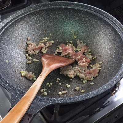 วิธีทำ ผัดถั่วงอกกุ๋ยช่ายขาวเต้าหู้หมูสับ