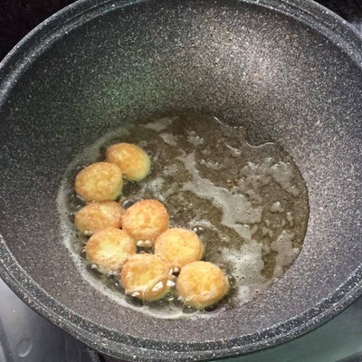 วิธีทำ ผัดถั่วงอกกุ๋ยช่ายขาวเต้าหู้หมูสับ