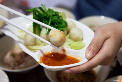 เมนูของร้าน ก๋วยเตี๋ยวเรือป๋ายักษ์