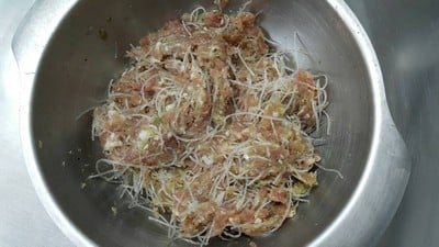 วิธีทำ แกงจืดมะระยัดไส้หมูกับวุ้นเส้น