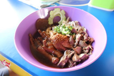 เส้นหมี่ พิเศษรวมทุกอย่าง