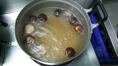 วิธีทำ แกงจืดมะระยัดไส้หมูกับวุ้นเส้น