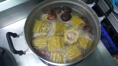 วิธีทำ แกงจืดมะระยัดไส้หมูกับวุ้นเส้น