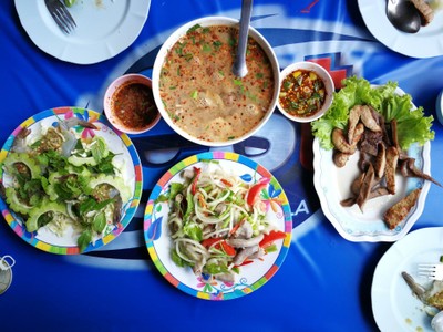 อาหาร หรือ เครื่องดื่ม