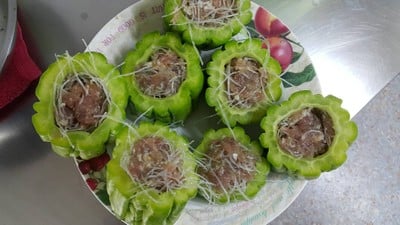 วิธีทำ แกงจืดมะระยัดไส้หมูกับวุ้นเส้น