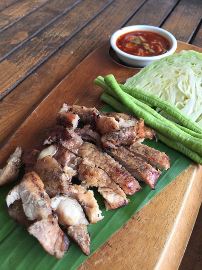 คอหมูย่างจิ้มแจ่ว