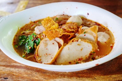 บะหมี่น้ำต้มยำพิเศษ