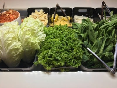 ผักและกิมจิ