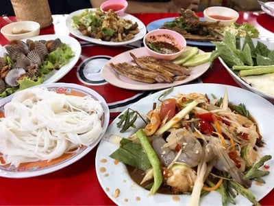 ครัวจิ้มจุ่มแซ่บอีสาน ถนนสิรินทร