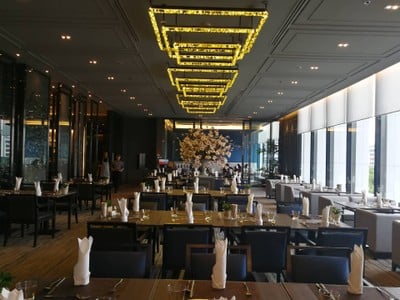 บรรยากาศ Albricias Restaurant โรงแรมชาเทรียม เรซิเดนซ์ สาทร กรุงเทพฯ