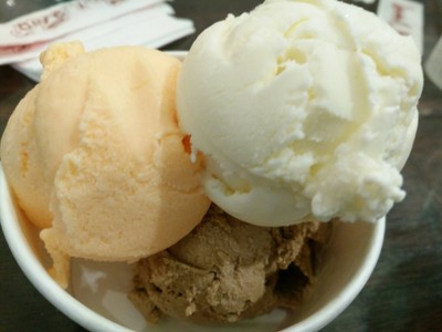 ไอศกรีมนมสด รสส้ม รสมอคค่าอัลมอนด์
