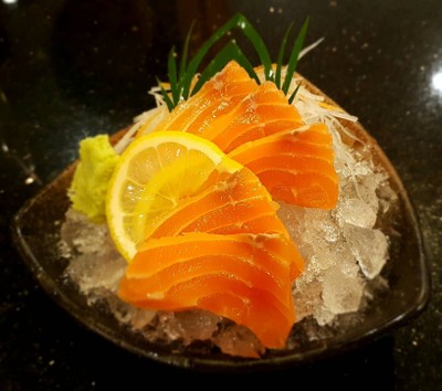 แซลมอนซาชิมิ