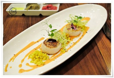 Hokkido Scallop grill , almonds cous cous and yellow tomato dressing