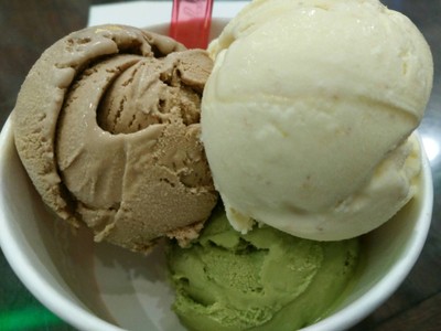 ไอศกรีมรสกล้วย ชาเขียว มอคค่าอัลมอนด์