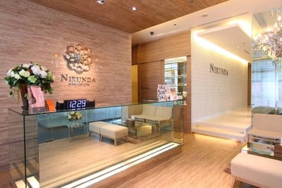 หน้าร้าน Nirunda International Aesthetic Clinic ดิเอ็มโพริโอเพลส
