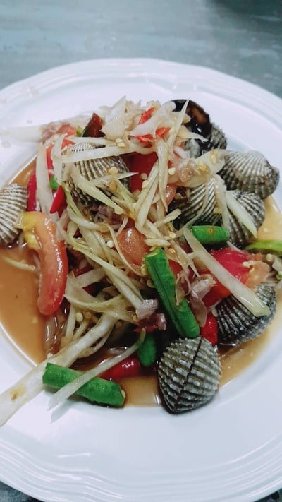 ป้าตุ๋ย หมูจุ่ม