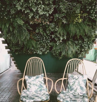 บรรยากาศ Yard Bird Cafe Maison Hotel Bangkok