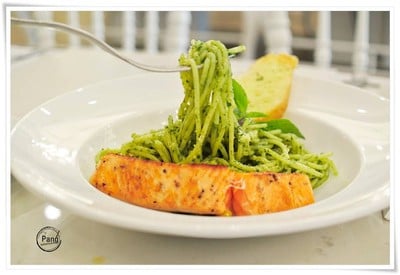 สปาเกตตี้ซอสโหระพา และปลาแซลมอลย่าง