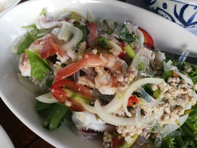 ยำเส้นแก้ว ไม่เปรียวมาก กำลังดี