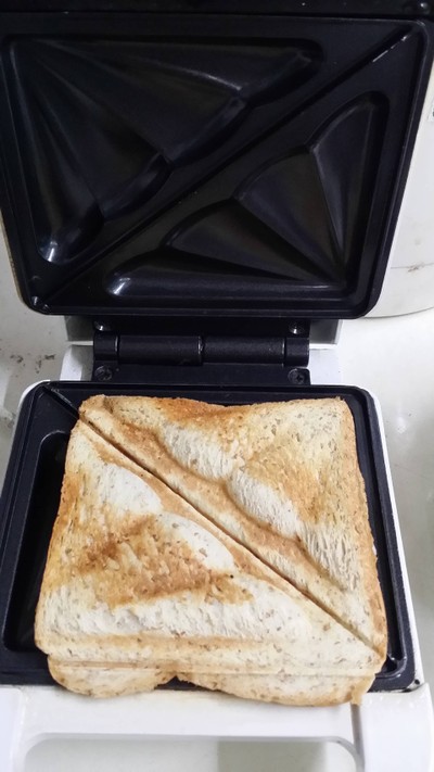 วิธีทำ แซนวิชโฮลวีททูน่าสเปรด วิธีทำ แซนวิชโฮลวีททูน่าสเปรด