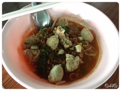 บะหมี่ต้มยำ ลูกชิ้น หมูเด้ง