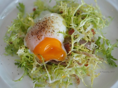 La vie salad, warm confit duck leg, frisée, 64 °C egg, lardons